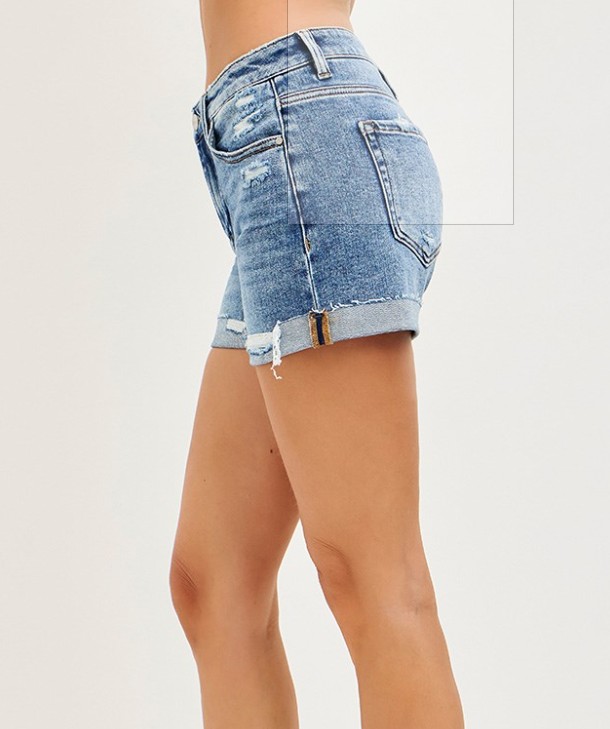 Mid Rise cuffed shorts - Image 4